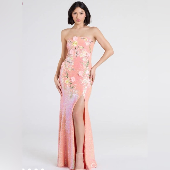Windsor Pink Strapless Embellished Gown with Slit - www.ice4pros.com.br Windsor Pink Strapless Embellished Gown with Slit - www.ice4pros.com.br
